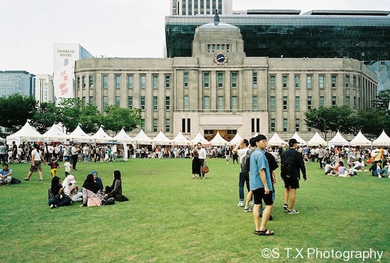 首尔市厅广场、飘在思密达、首尔故事