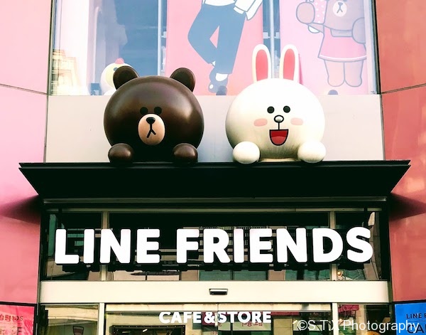 LINE FRIENDS梨泰院旗舰店、飘在思密达、首尔故事