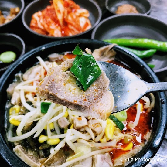 韩国美食、iPhone 7 Plus、牛杂碎汤