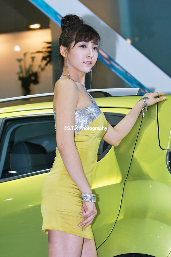 韩国美女车模、具智星