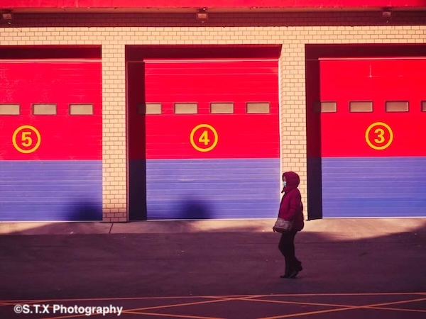 飘在思密达手机街头摄影